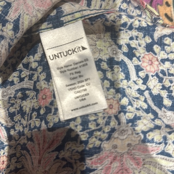 Untuckit Short Sleeve Button Down Linen Shirt. - Picture 4 of 4